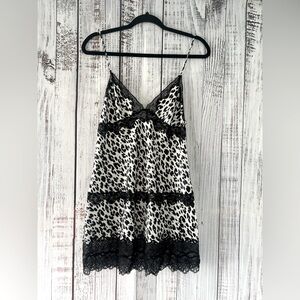 Victoria’s Secret Lacey patterned nightgown for sale - size M